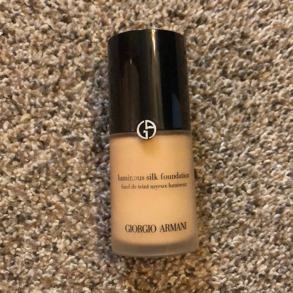 Armani Luminous Silk Foundation